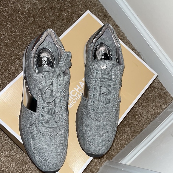 Michael Kors sneakers - Picture 2 of 4